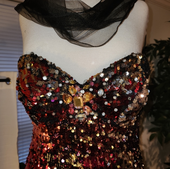 Multi colored sequined evening gown - Picture 7 of 7
